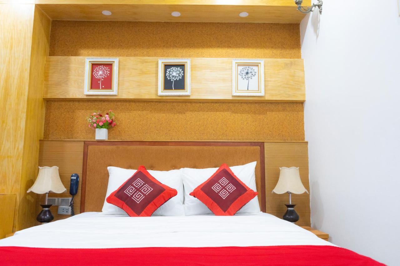 Moon Cau Giay Hanoi